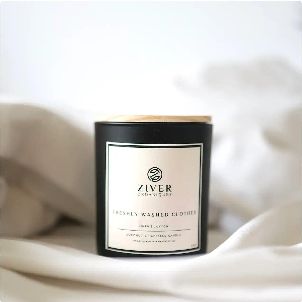 Freshly Washed Clothes | Cotton & Linen Scented Candle